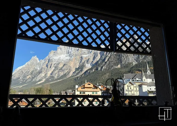 アパート Ht - Panoramico Con Vista Sulle Dolomiti サン・ヴィート・ディ・カドーレ